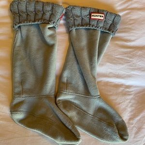 Size large (8-10) grey cable knit tall Hunter boot socks
